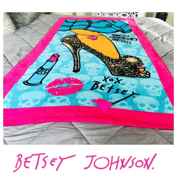 Betsey Johnson Pink & Aqua Party Heel Beach Towel - Picture 4 of 8